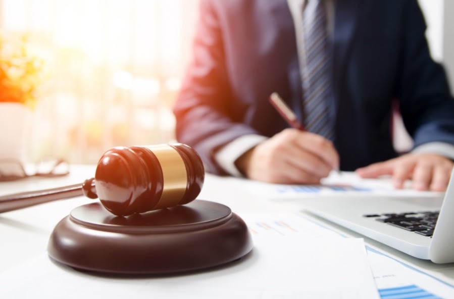 افضل 4 مواقع تقدم خدمة الاستشارات القانونية المجانية