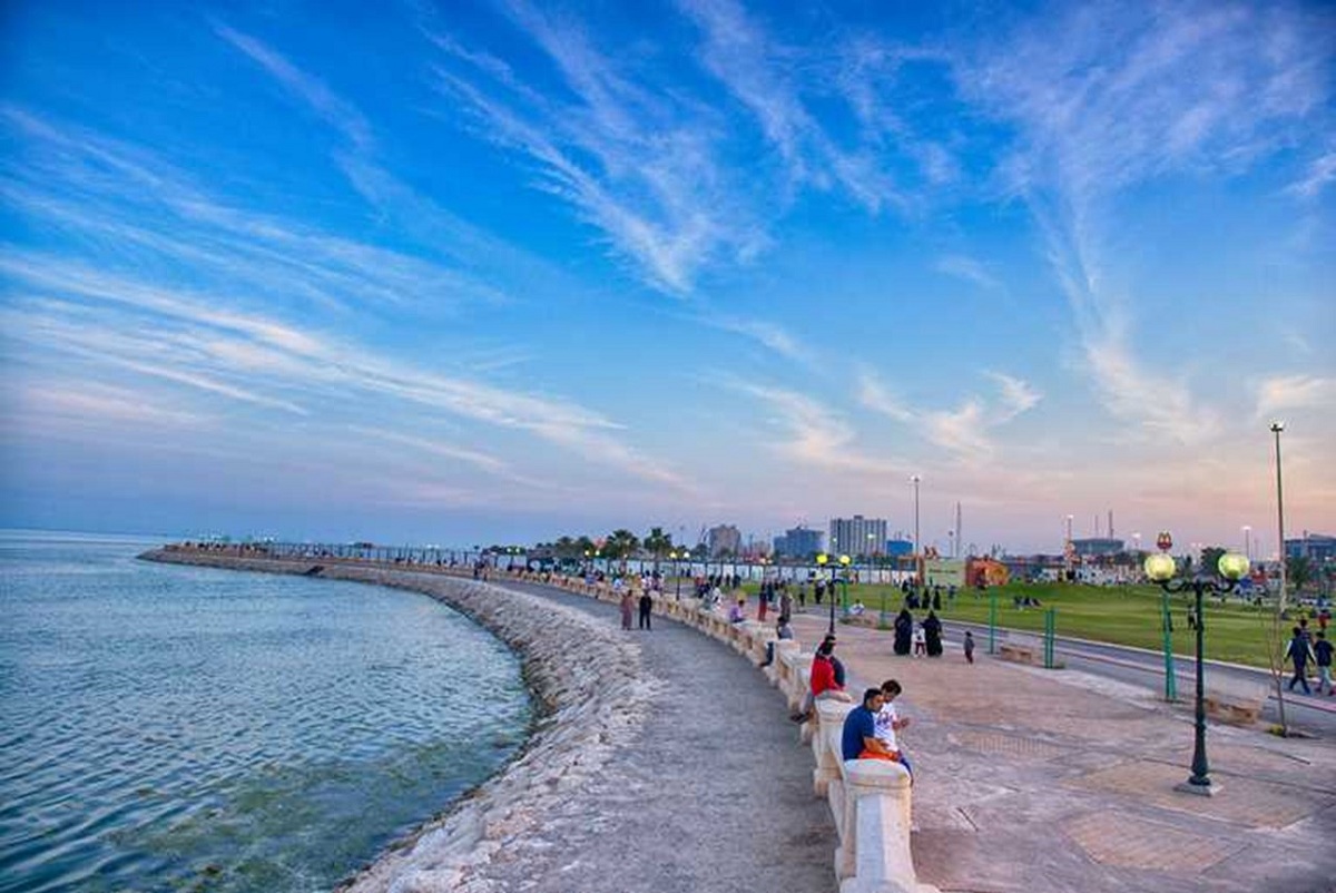 شاليهات الخبر على البحر
