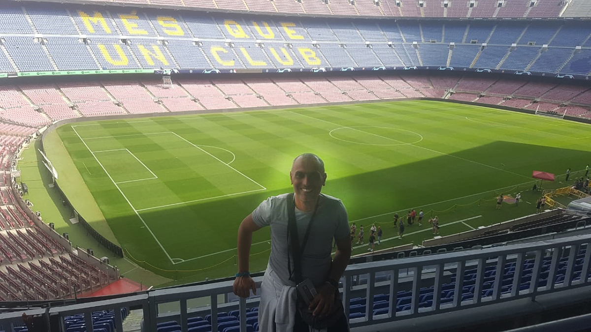 تذكرة طيران برشلونة 12 يورو.. والعيش كلاعب كرة محترف